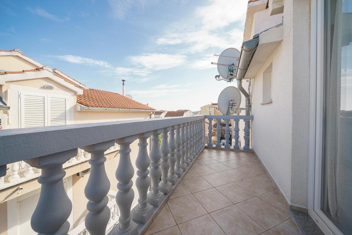 Villa Grey Stone Vodice Bagian luar foto